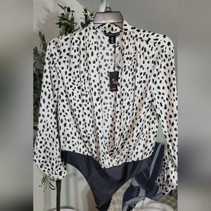 Sincerely Jules Animal Print Bodysuit Medium Long Sleeve Deep V-Neck Large